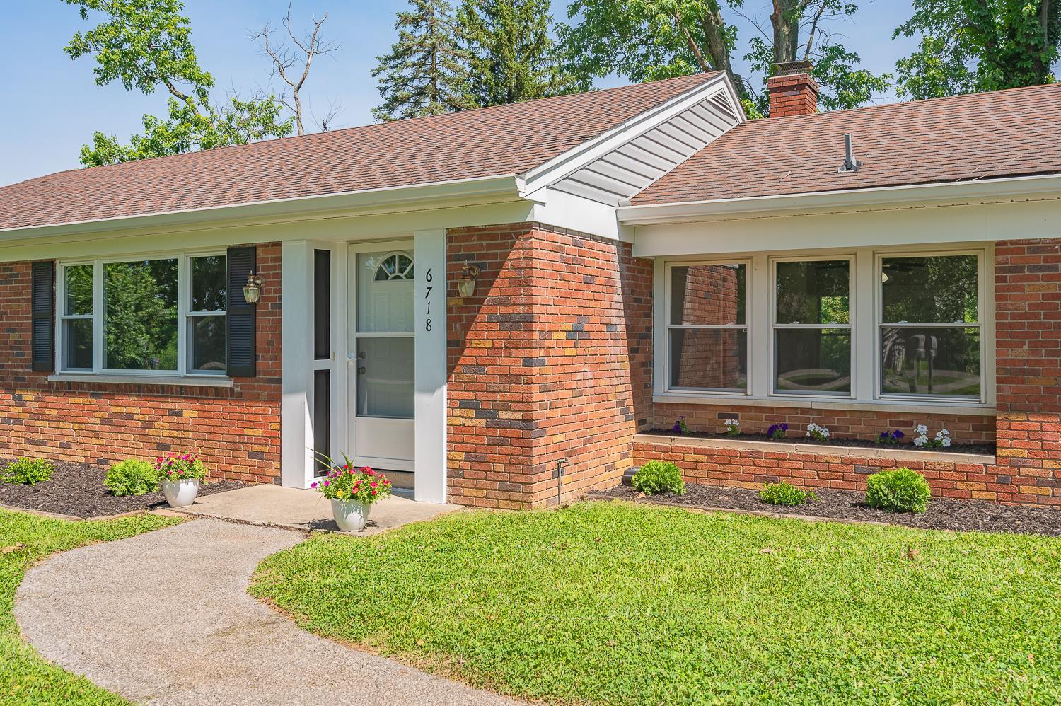 6718 Springdale Road Cincinnati, OH 45247 - Photo 4 of 34