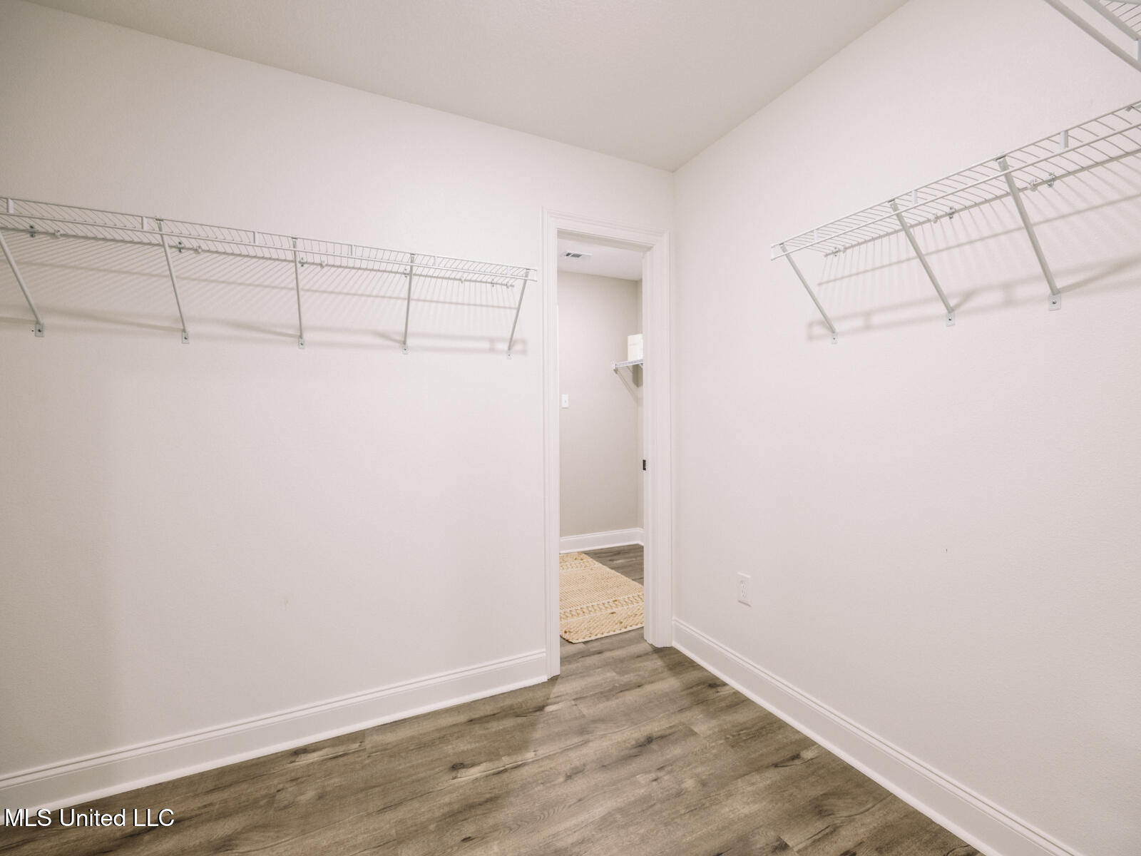 9626 West Oaklawn Road Biloxi, MS 39532 - Photo 12 of 16 Kai_C193_PrimaryCloset