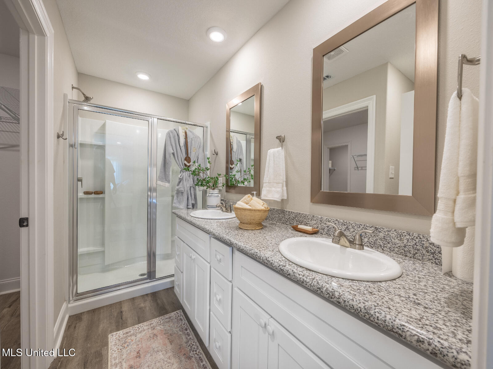 9626 West Oaklawn Road Biloxi, MS 39532 - Photo 9 of 16 Kai_C193_PrimaryBath