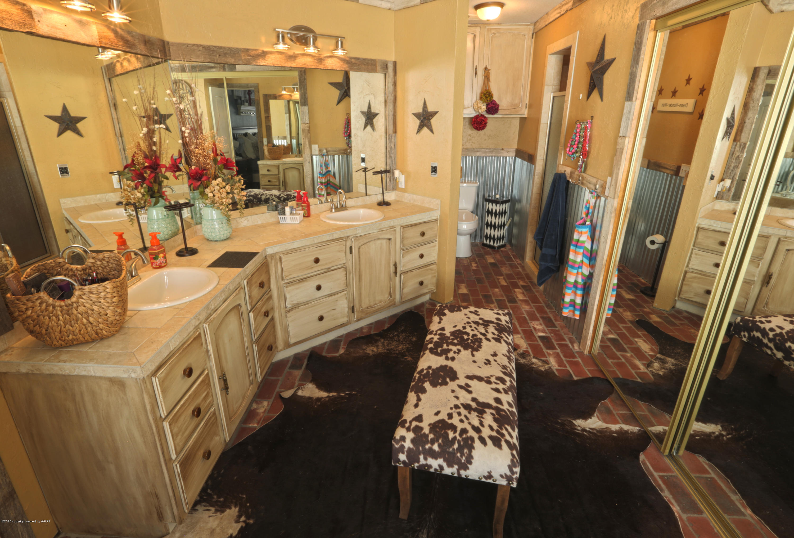 8409 Goodnight Trail Amarillo, TX 79110 - Photo 22 of 33 a bathroom with double vanity and a mirror