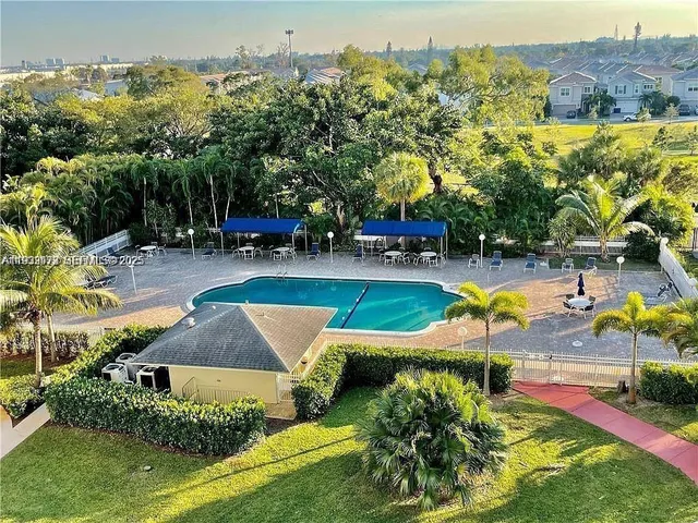 $205,000 | 4400 Hillcrest Drive, Unit 601B, Hollywood, FL 33021