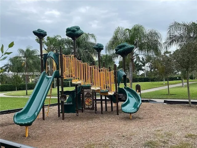 $205,000 | 4400 Hillcrest Drive, Unit 601B, Hollywood, FL 33021