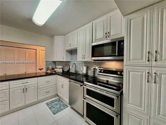 $205,000 | 4400 Hillcrest Drive, Unit 601B, Hollywood, FL 33021