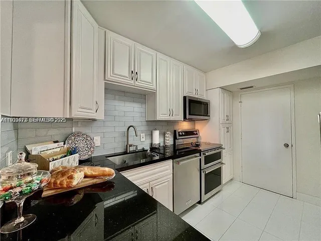 $205,000 | 4400 Hillcrest Drive, Unit 601B, Hollywood, FL 33021