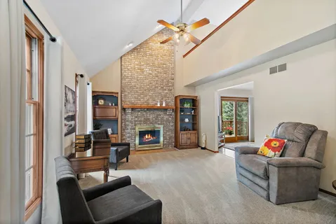 $450,000 | 232 Sedgewick Circle, St. Charles, IL 60174