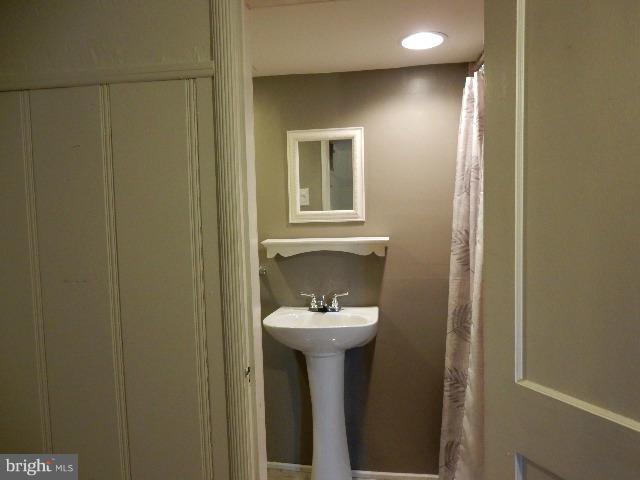 314 Westshire Road Baltimore, MD 21229 - Photo 10 of 15 Basement Full Bath - Shower to the Right..