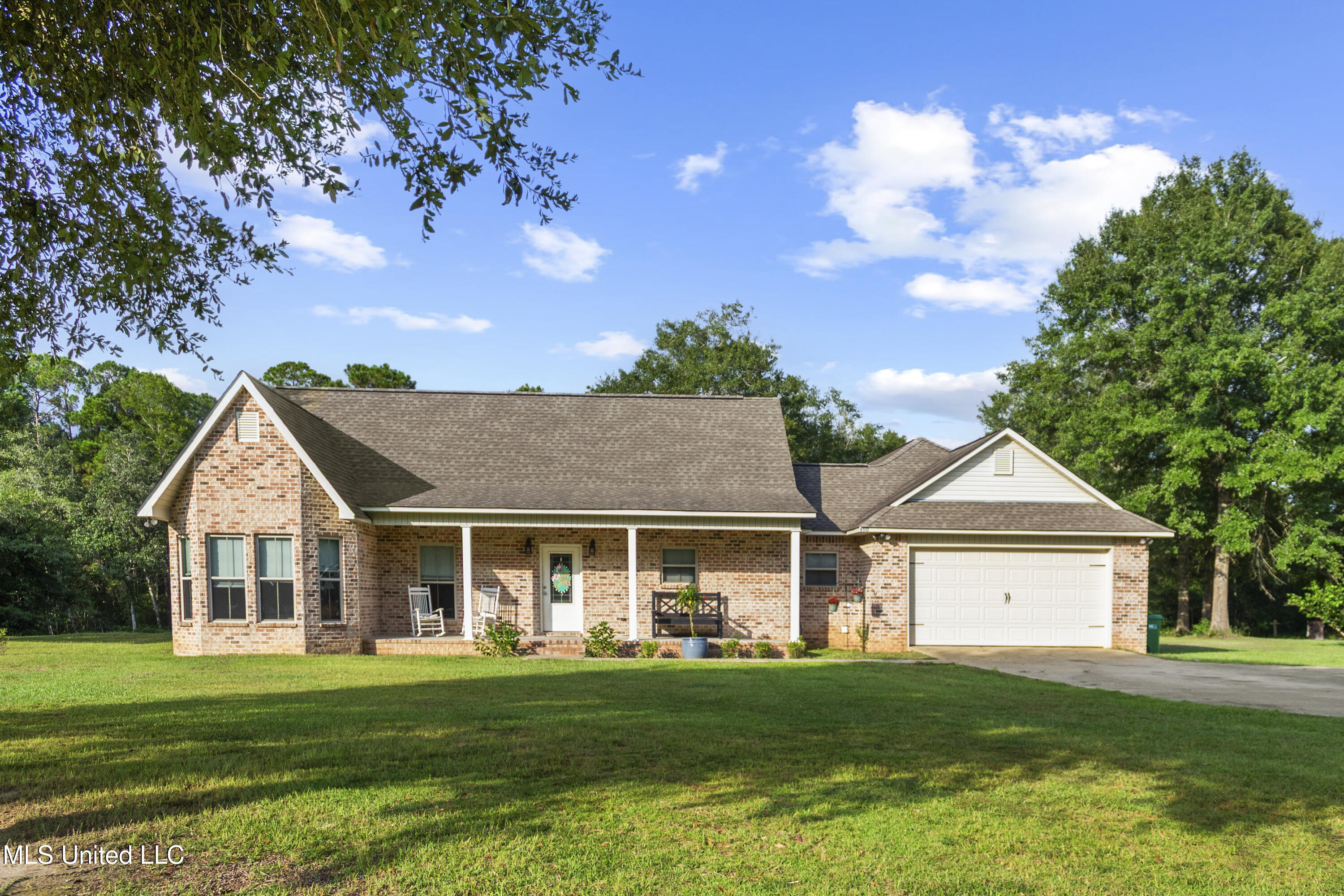 9517 Dunn Road Moss Point, MS 39562 - Photo 2 of 28 IMG_3833