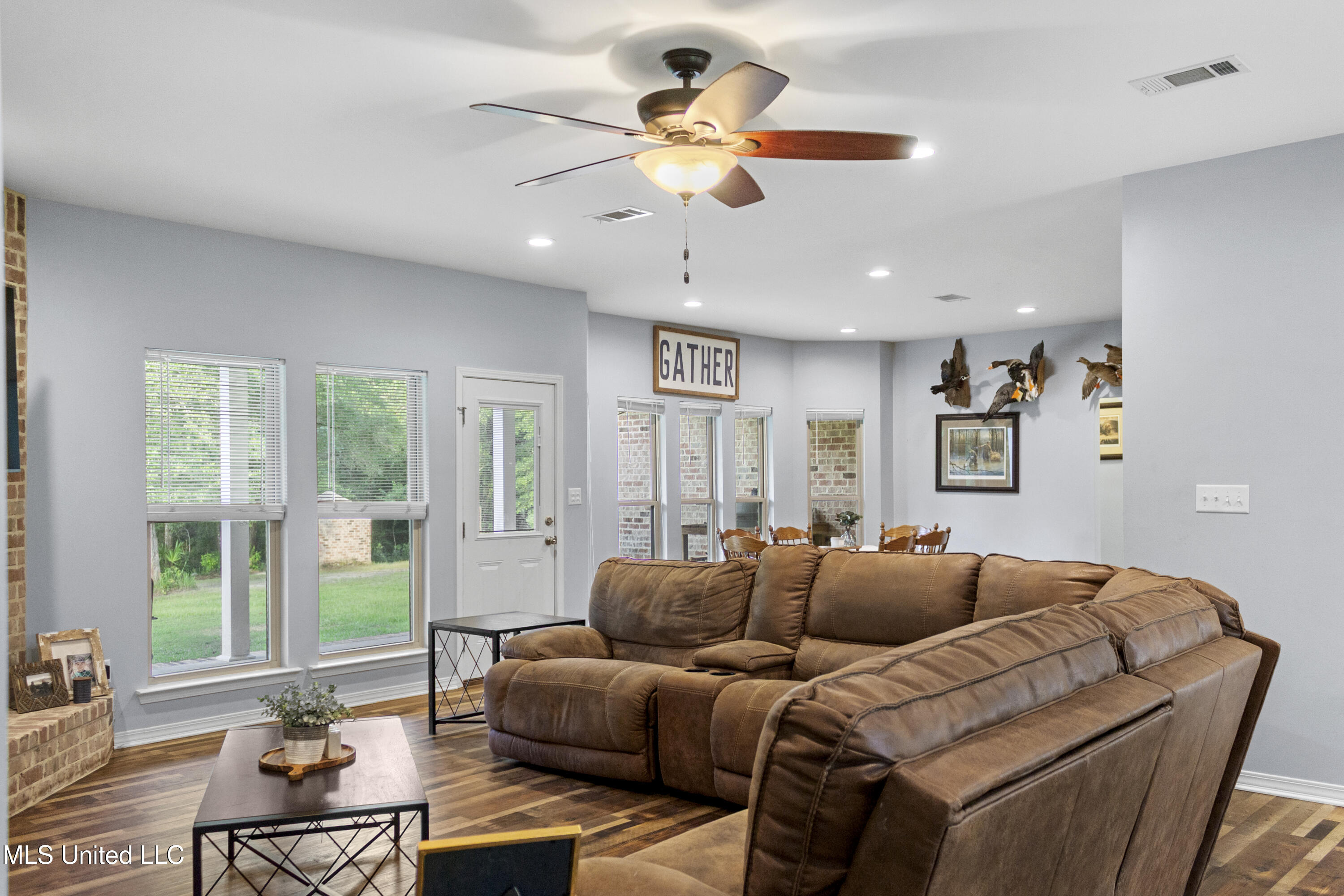 9517 Dunn Road Moss Point, MS 39562 - Photo 6 of 28 IMG_3853