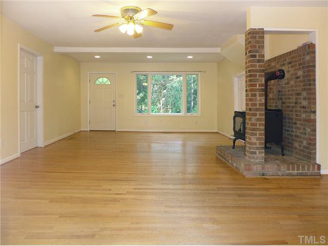 428 Robin Road Chapel Hill, NC 27516 - Photo 5 of 22 Living Room