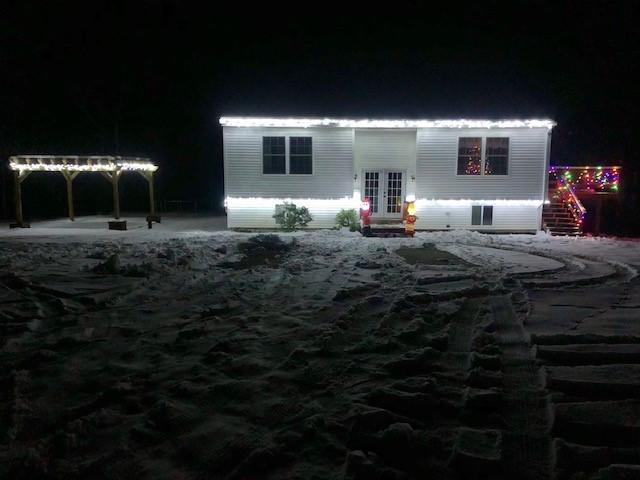 622 Hallowell Road Augusta, ME 04330 - Photo 2 of 28 Exterior Christmas lights