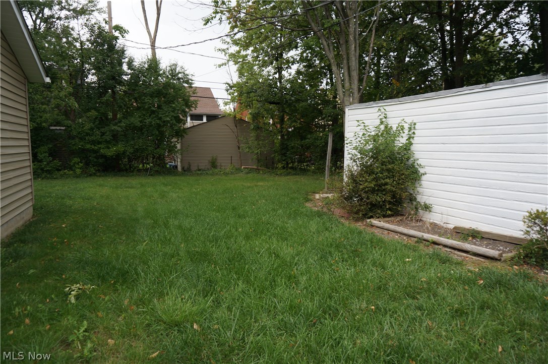 2176 Cranston Road Cleveland, OH 44118 - Photo 4 of 17