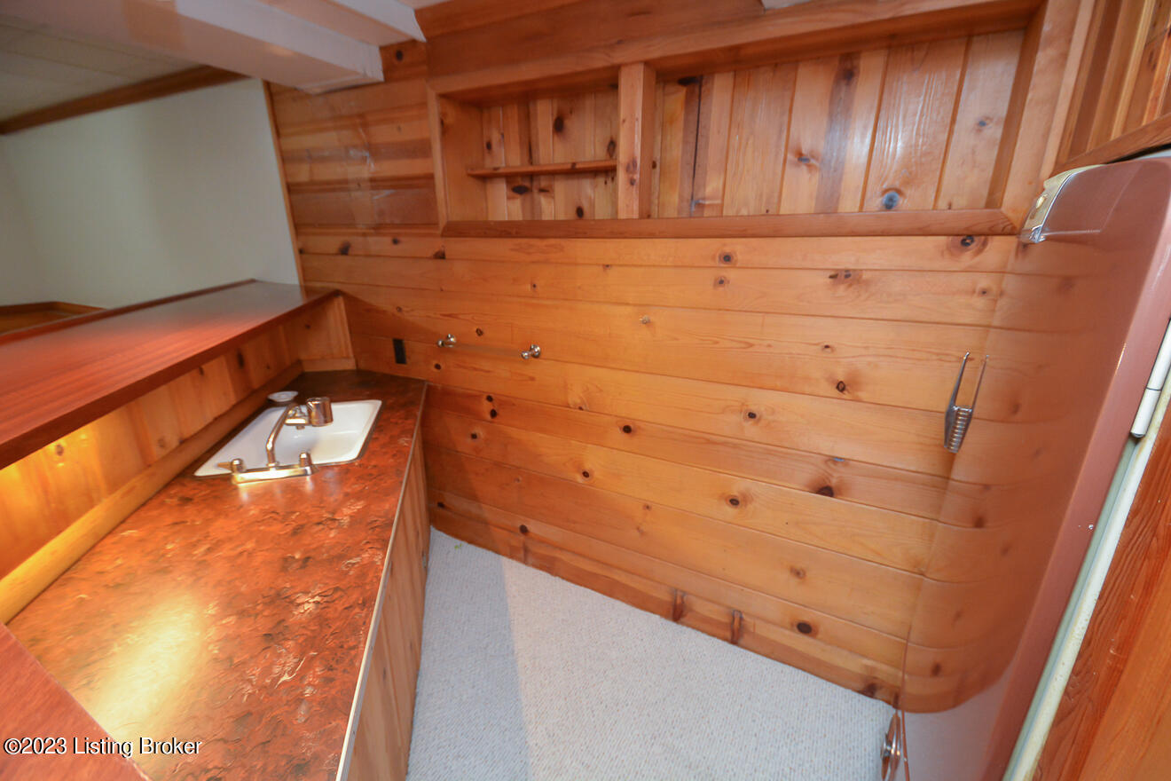 505 Brookview Road Louisville, KY 40207 - Photo 33 of 54 Bar Area