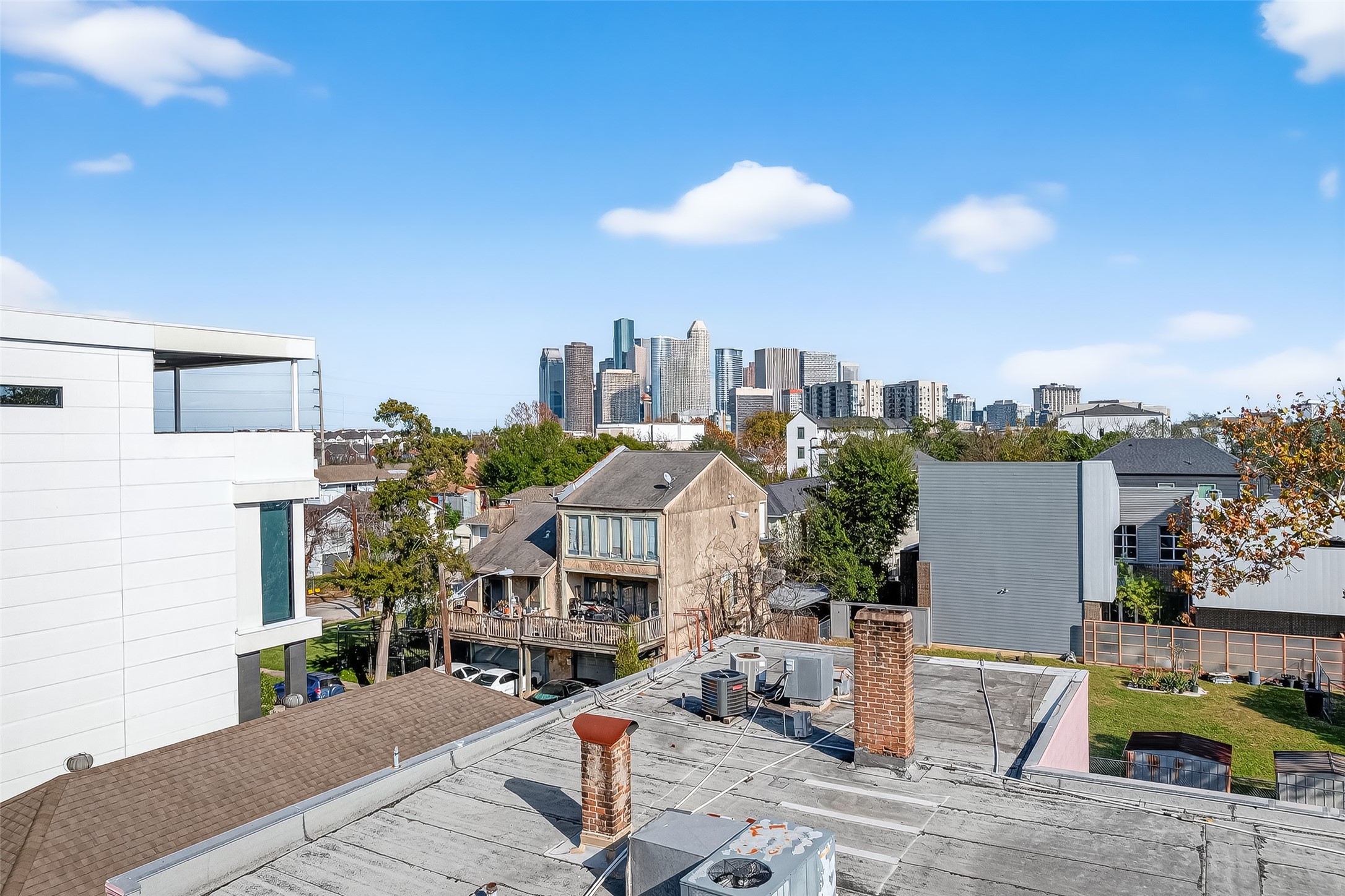 606 Pacific Street Houston, TX 77006 - Photo 40 of 41 a view of a city with tall buildings