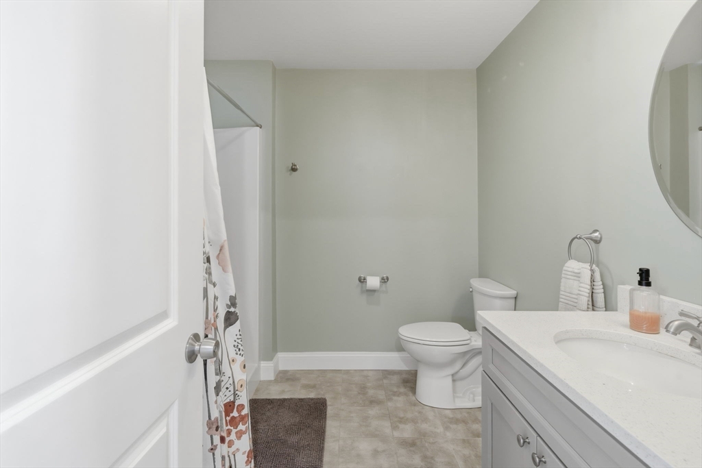 5 Peter Street, Unit D Uxbridge, MA 01569 - Photo 16 of 40
