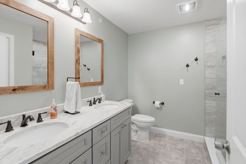 5 Peter Street, Unit D Uxbridge, MA 01569 - Photo 24 of 40