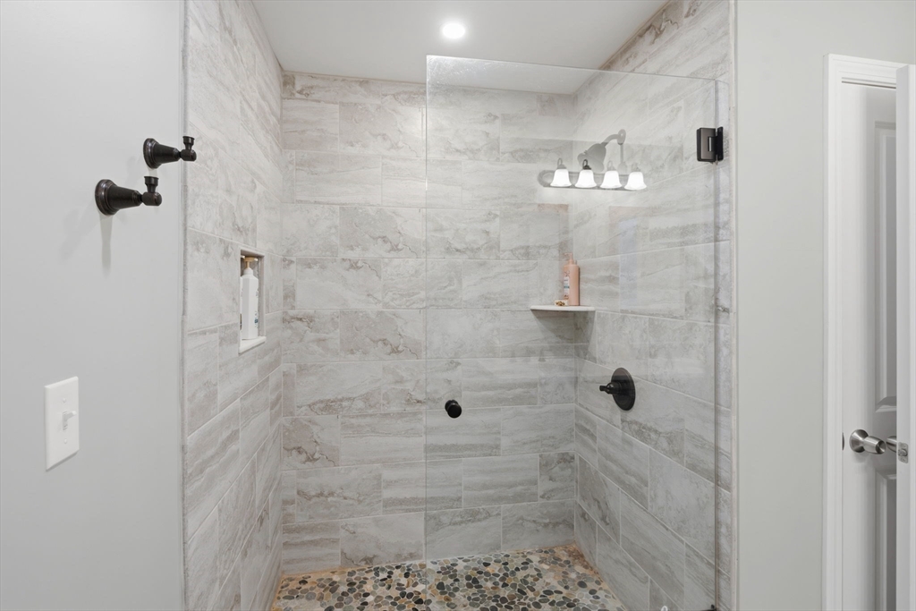 5 Peter Street, Unit D Uxbridge, MA 01569 - Photo 25 of 40