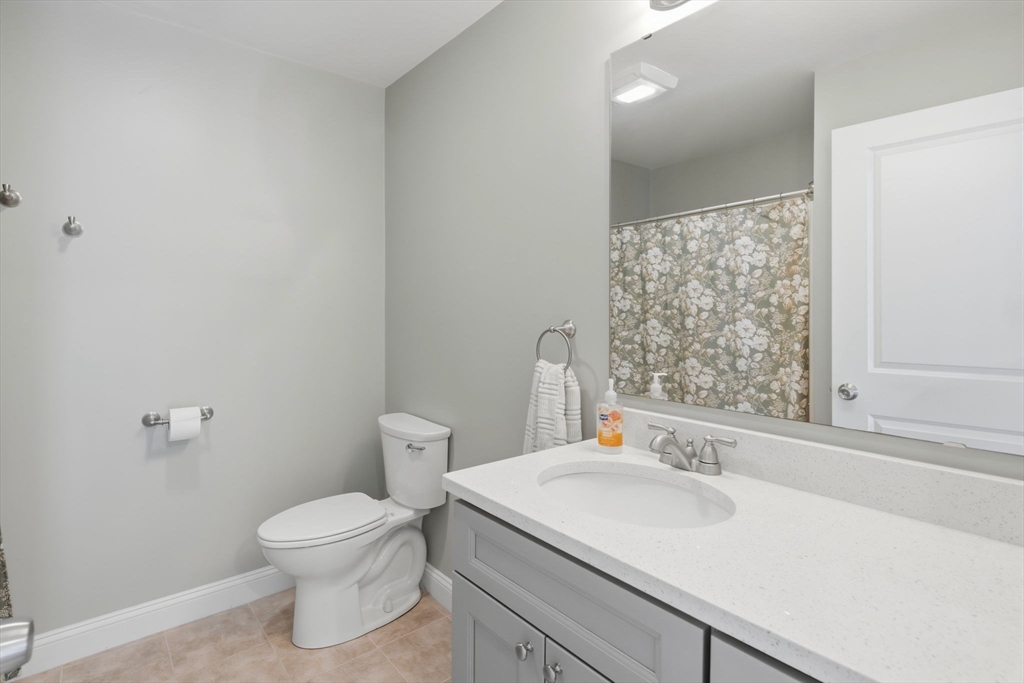 5 Peter Street, Unit D Uxbridge, MA 01569 - Photo 31 of 40