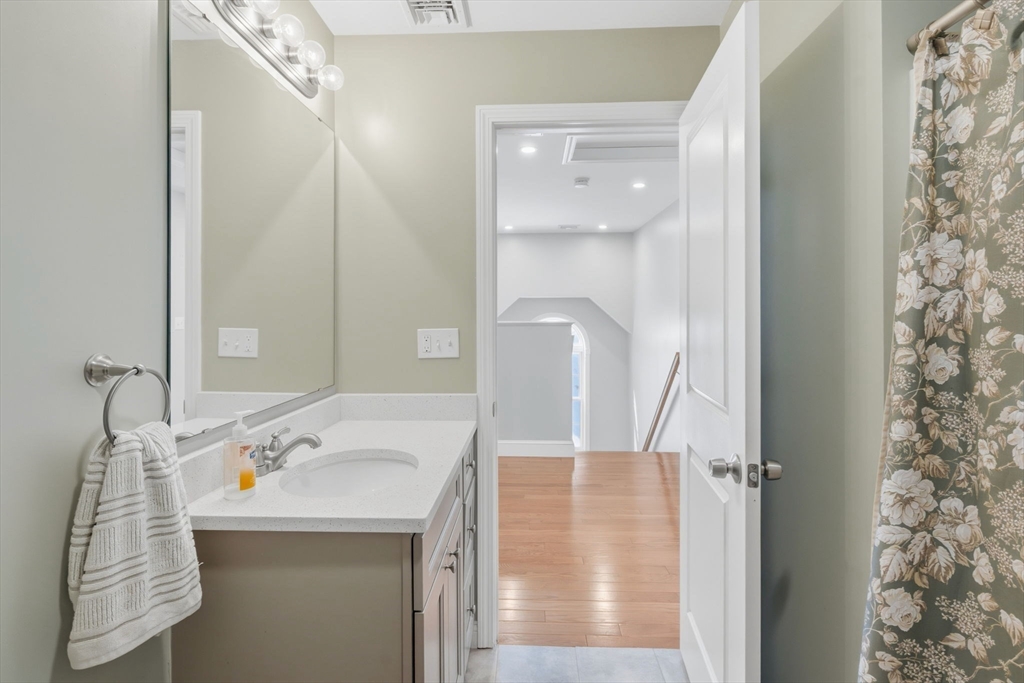 5 Peter Street, Unit D Uxbridge, MA 01569 - Photo 32 of 40