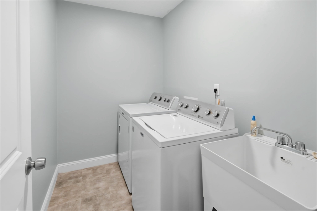 5 Peter Street, Unit D Uxbridge, MA 01569 - Photo 33 of 40
