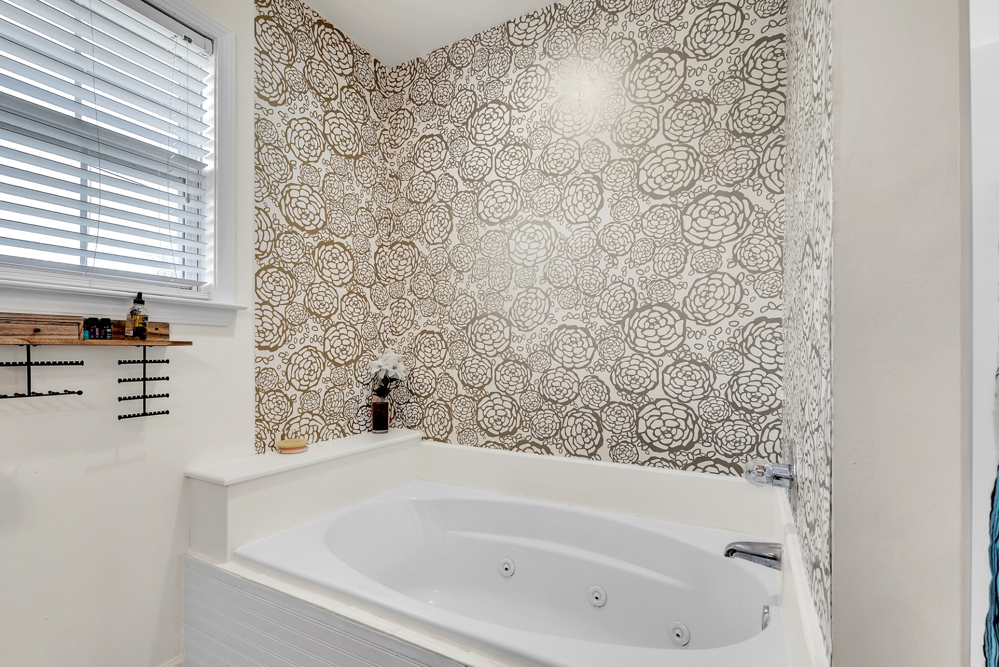 3848 Kedron Road Spring Hill, TN 37174 - Photo 17 of 33 a bathroom with a bathtub