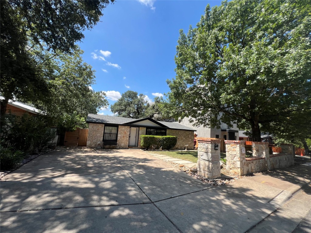 1002 Walter Street Austin, TX 78702 - Photo 2 of 31 a view of a house with a patio