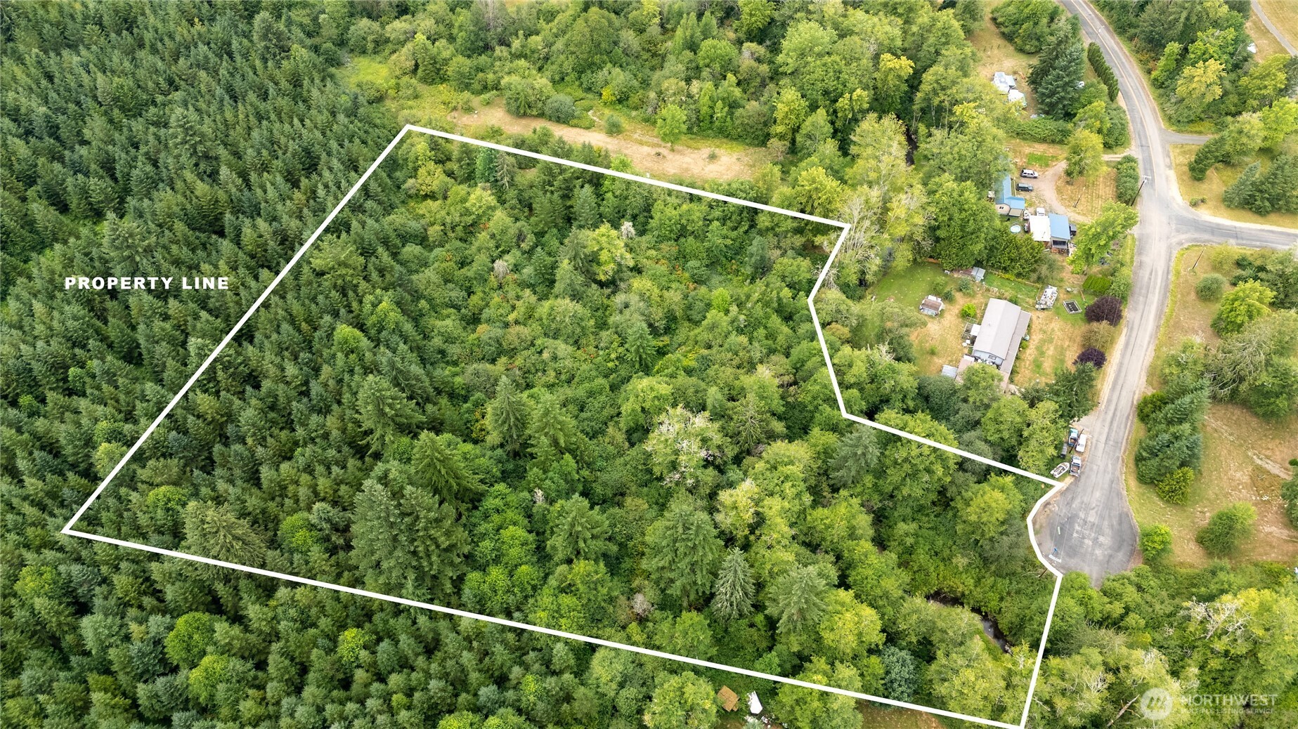 a view of a tennis court