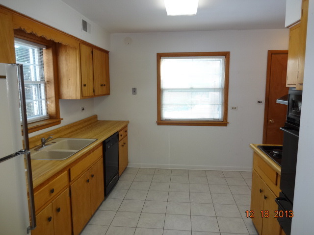 323 Romona Road Wilmette, IL 60091 - Photo 4 of 9