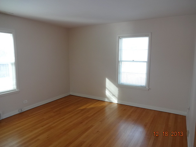 323 Romona Road Wilmette, IL 60091 - Photo 8 of 9