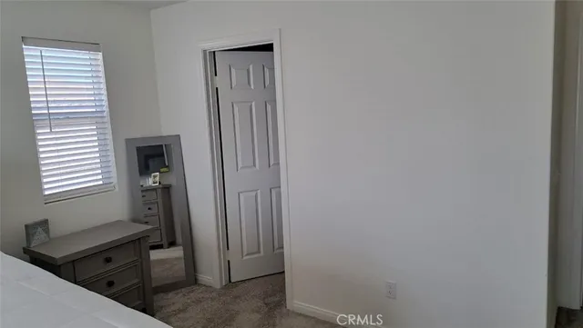 a view of a livingroom with a workspace