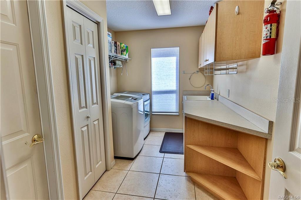 5420 North Rosedale Circle Beverly Hills, FL 34465 - Photo 39 of 49 a view of walk in closet