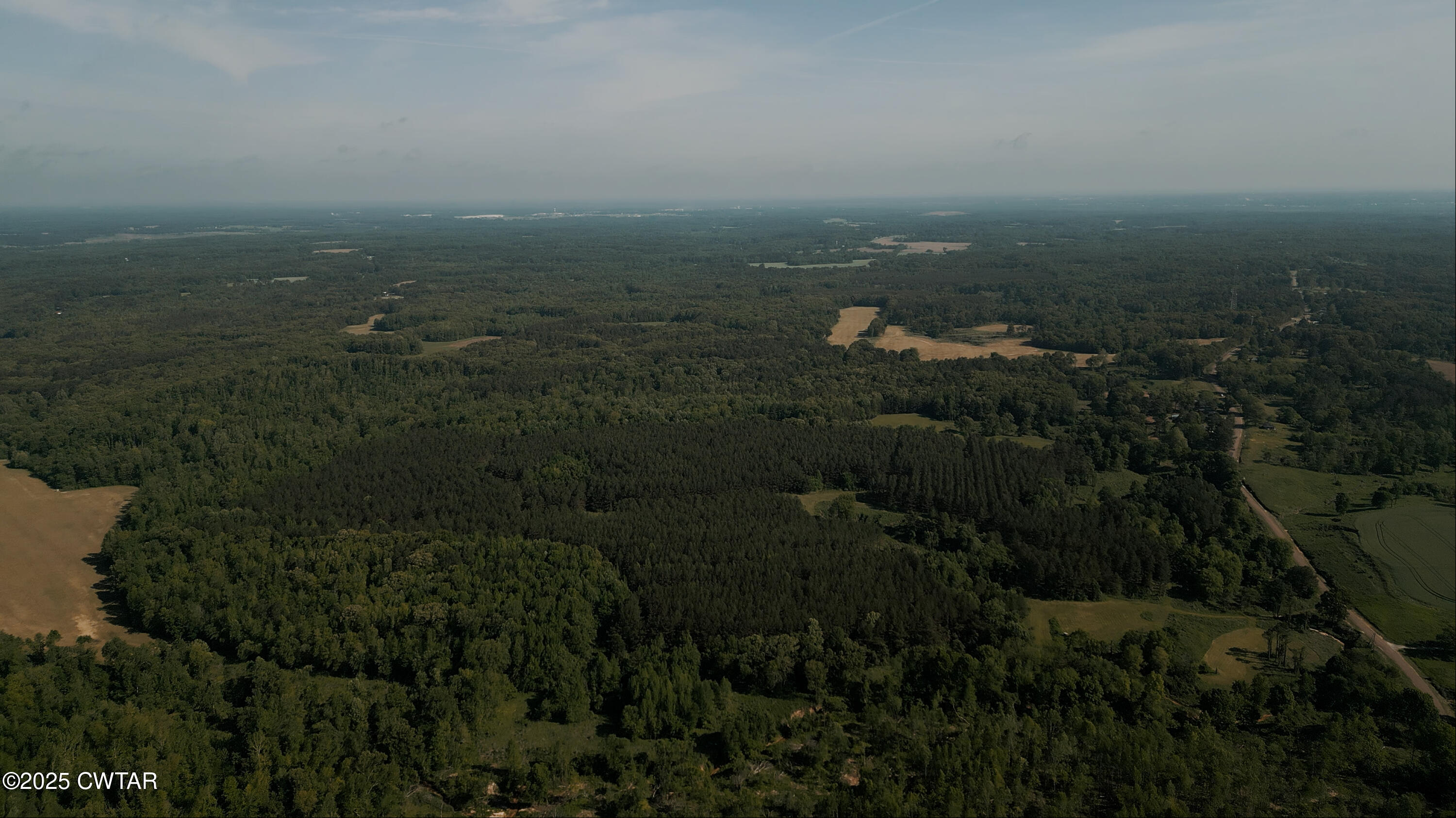 a view of a yard with a house