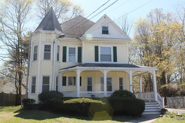 $1,000,000 | 298 Woburn Street, Reading, MA 01867
