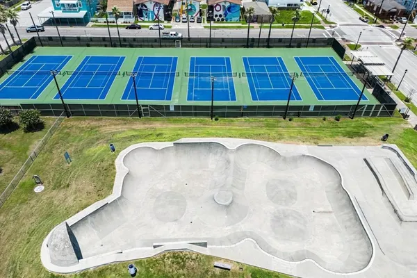 $2,350 | 2127 28th Street, Galveston, TX 77550