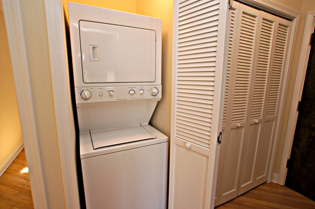 4110 North Keystone Avenue, Unit 3E Chicago, IL 60641 - Photo 20 of 21 a utility room with dryer and washer