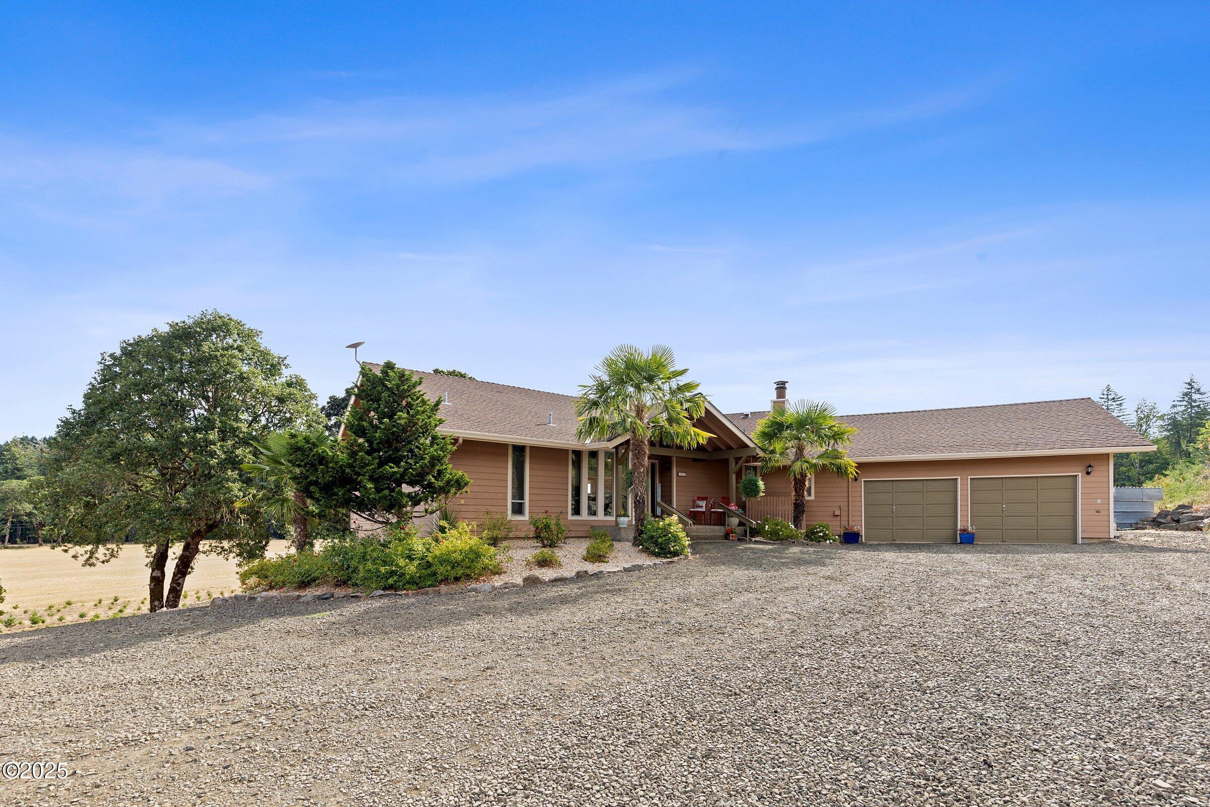 21560 Gooseneck Road Sheridan, OR 97378 - Photo 3 of 63 front view of a house with a street