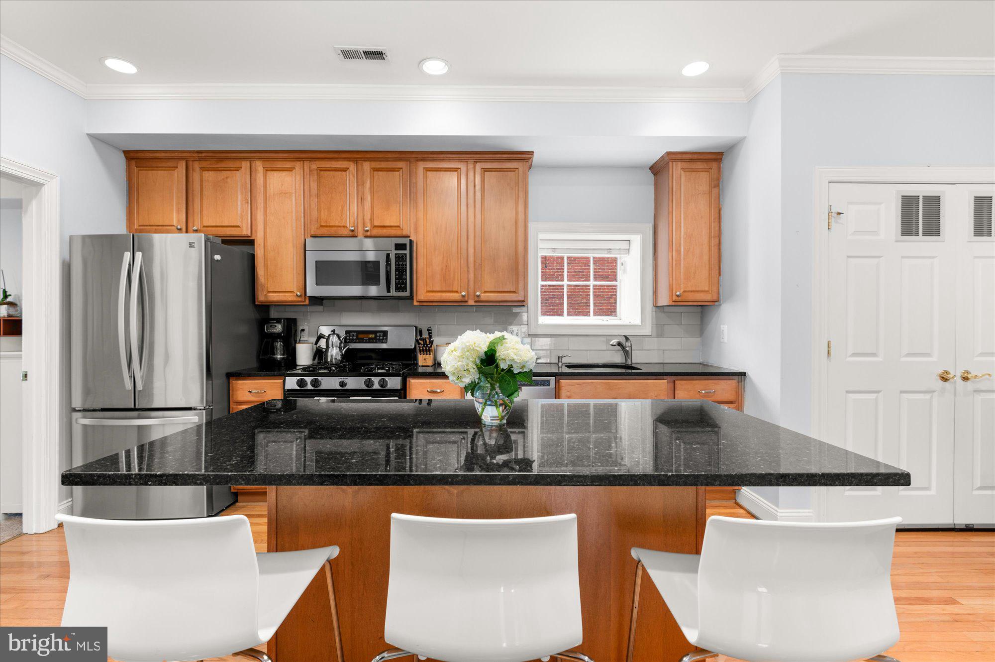 425 M Street Northwest, Unit F Washington, DC 20001 - Photo 3 of 24 Stainless steel appliances