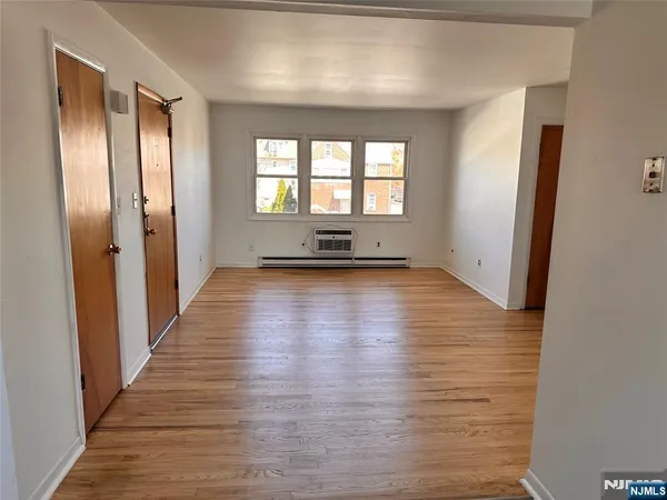 $1,750 | 333 Green Avenue, Unit 2, Lyndhurst, NJ 07071
