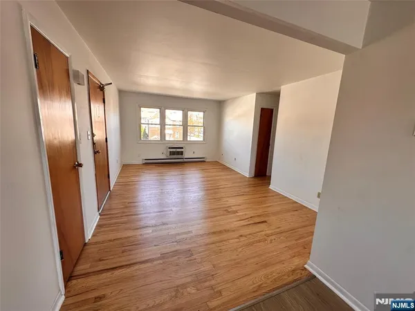 $1,750 | 333 Green Avenue, Unit 2, Lyndhurst, NJ 07071