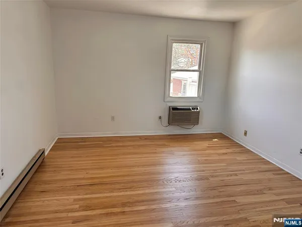 $1,750 | 333 Green Avenue, Unit 2, Lyndhurst, NJ 07071