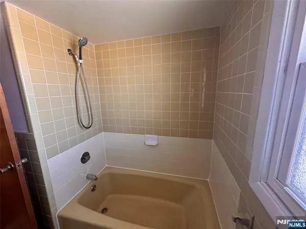 $1,750 | 333 Green Avenue, Unit 2, Lyndhurst, NJ 07071