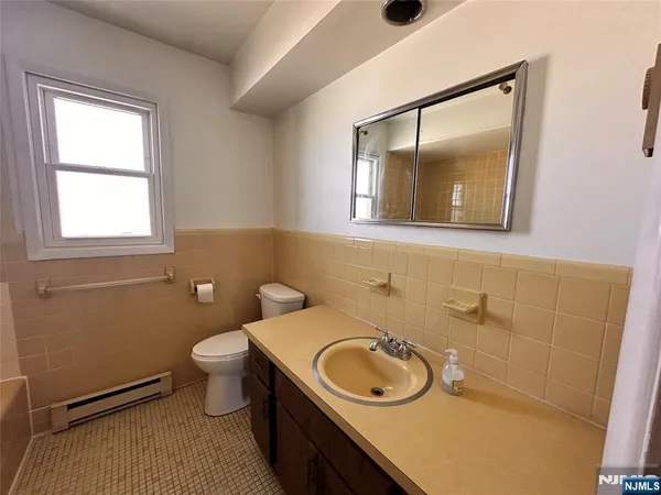 $1,750 | 333 Green Avenue, Unit 2, Lyndhurst, NJ 07071
