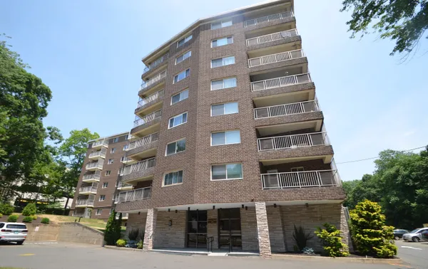 $1,875 | 3900 Park Avenue, Unit 8P, Bridgeport, CT 06604