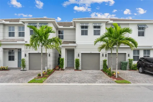 $658,900 | 110 Southwest 171st Avenue, Pembroke Pines, FL 33027