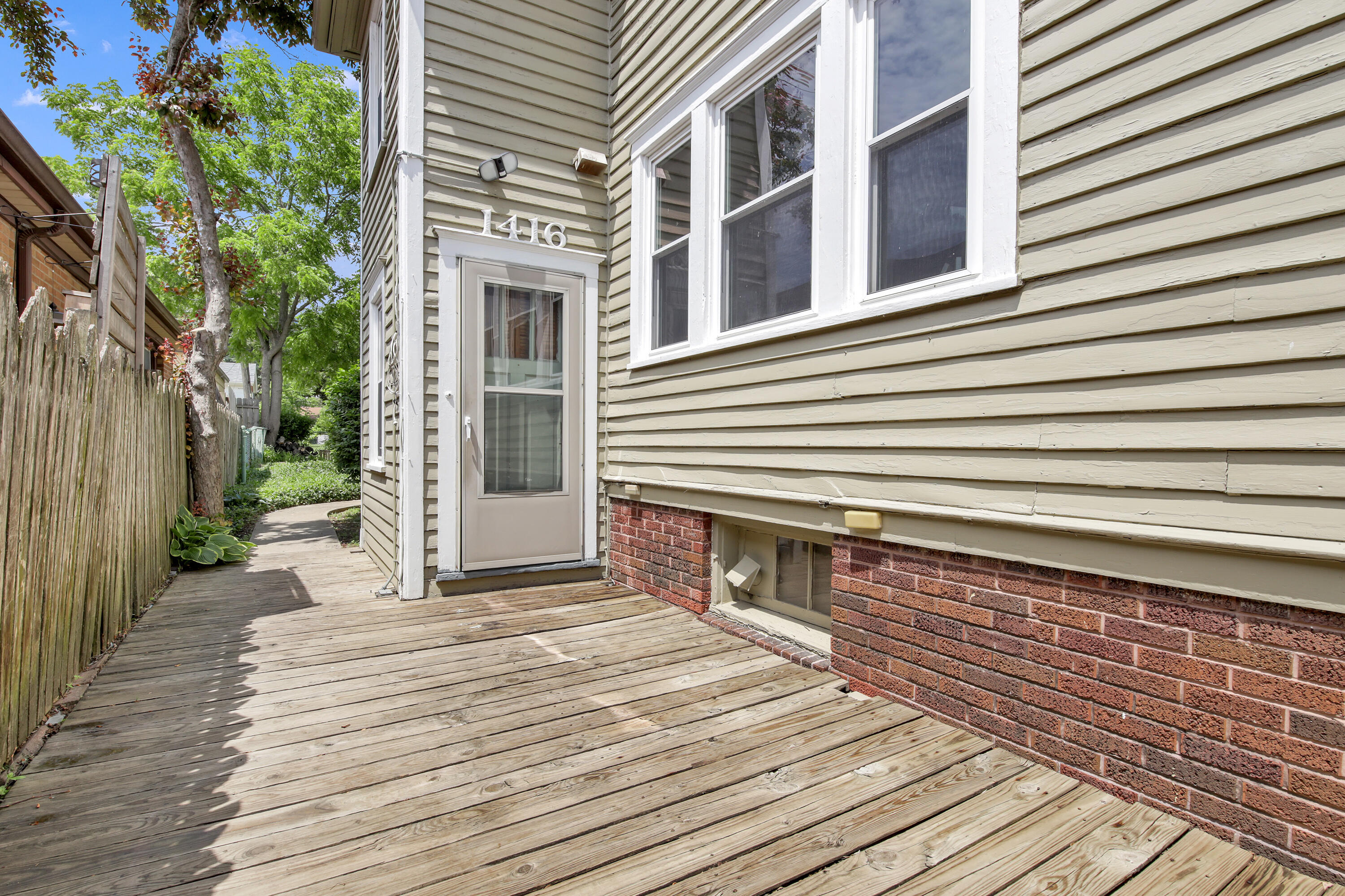 1414 West Lawn Avenue, Unit 1416 Racine, WI 53405 - Photo 6 of 29 1414 w lawn ave-6
