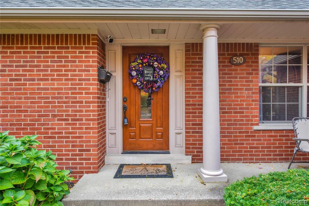 510 Thorntree Road Grosse Pointe Woods, MI 48236 - Photo 6 of 40