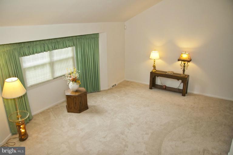 3514 Kings Point Road Randallstown, MD 21133 - Photo 16 of 29 Living Room