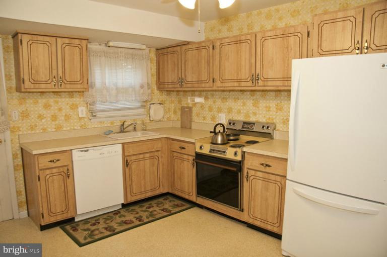 3514 Kings Point Road Randallstown, MD 21133 - Photo 3 of 29 Kitchen