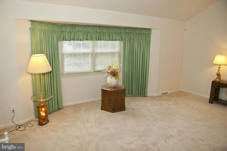 3514 Kings Point Road Randallstown, MD 21133 - Photo 24 of 29 Living Room