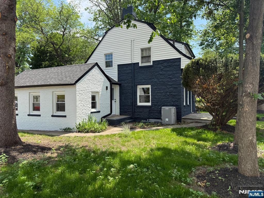 867 River Road Teaneck, NJ 07666 - Photo 2 of 32