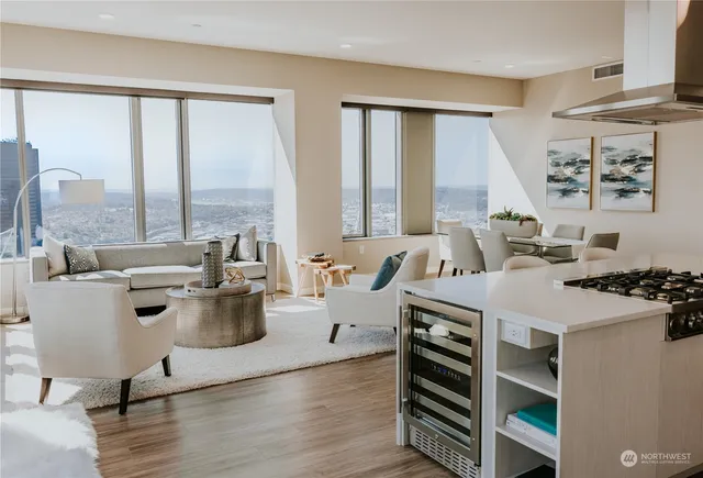 $10,995 | 1340 4th Avenue, Unit 5706, Seattle, WA 98101